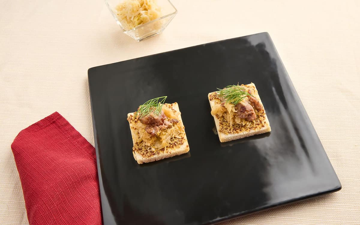 Pan brioche con crauti e salsiccia Zuccato
