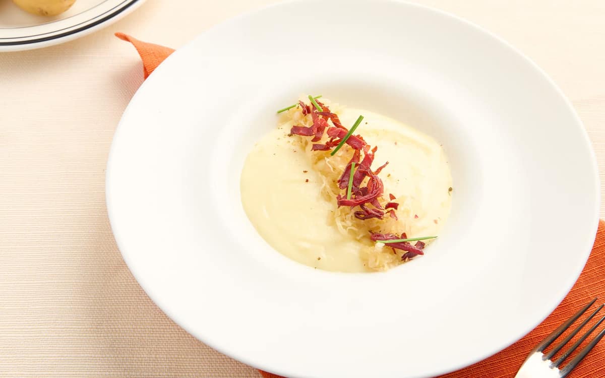 Crema di patate, crauti allo spumante e guanciale croccante Zuccato