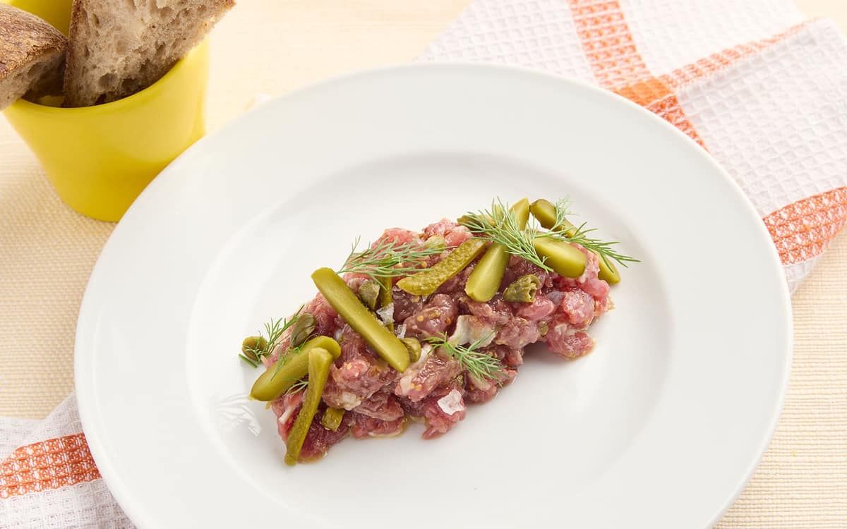 Tartare di manzo con capperi e cetriolini Zuccato