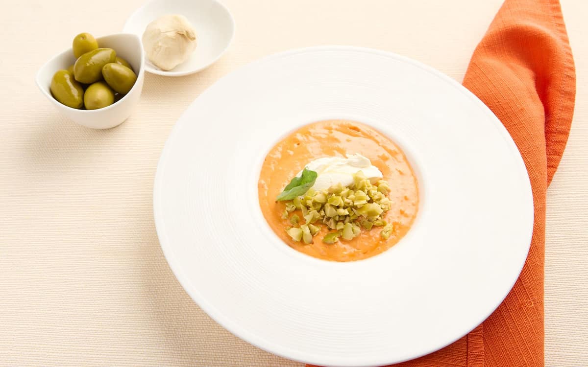 Gazpacho con mousse di bufala e olive verdi Zuccato