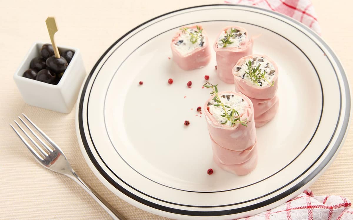Cilindri di mortadella con ricotta e olive nere Zuccato