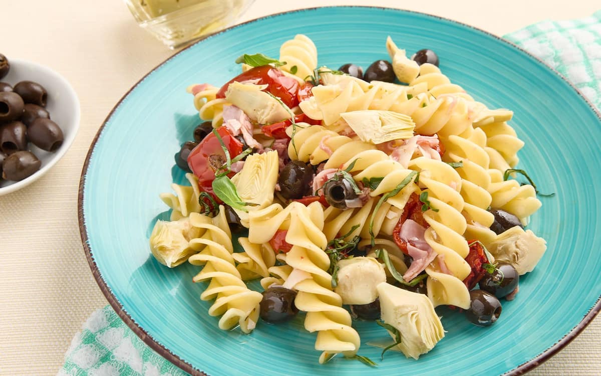 Pasta fredda con carciofini e prosciutto Zuccato