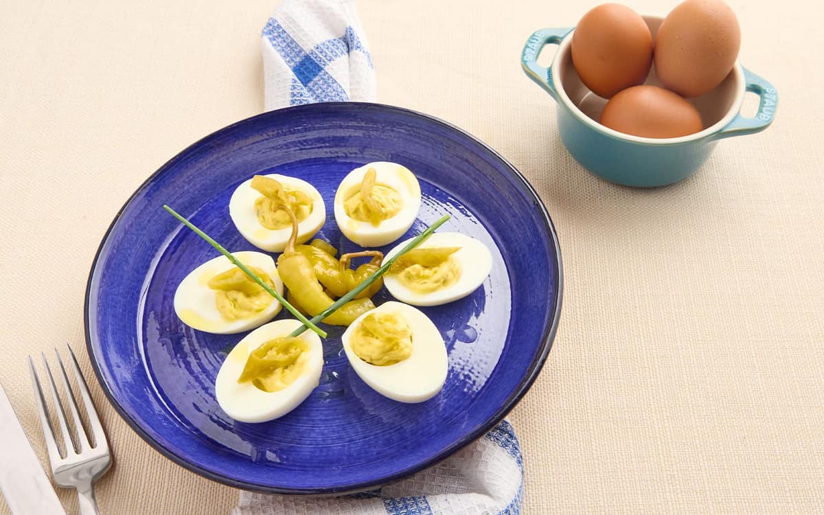 Uova sode ripiene con peperoni lombardi Zuccato