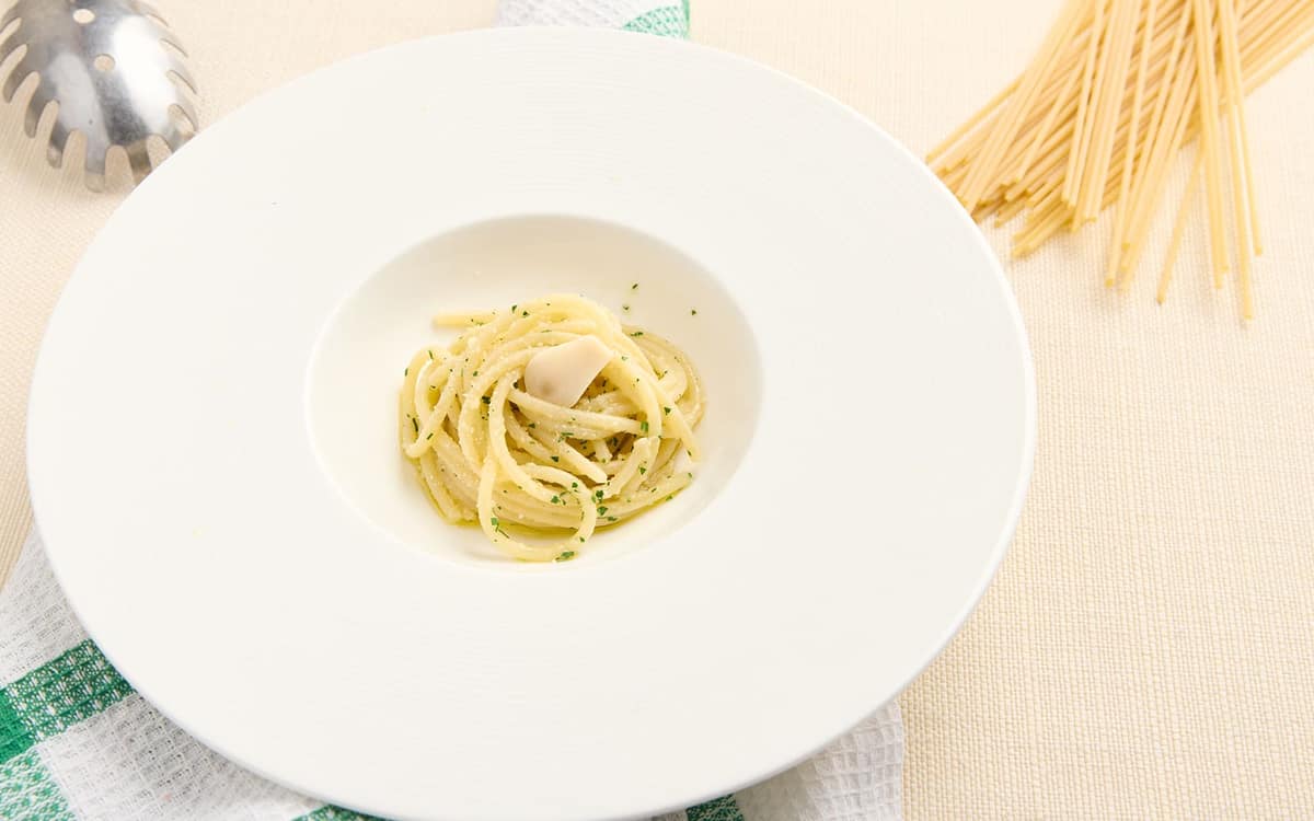 Spaghetti aglio, pangrattato e colatura di alici Zuccato