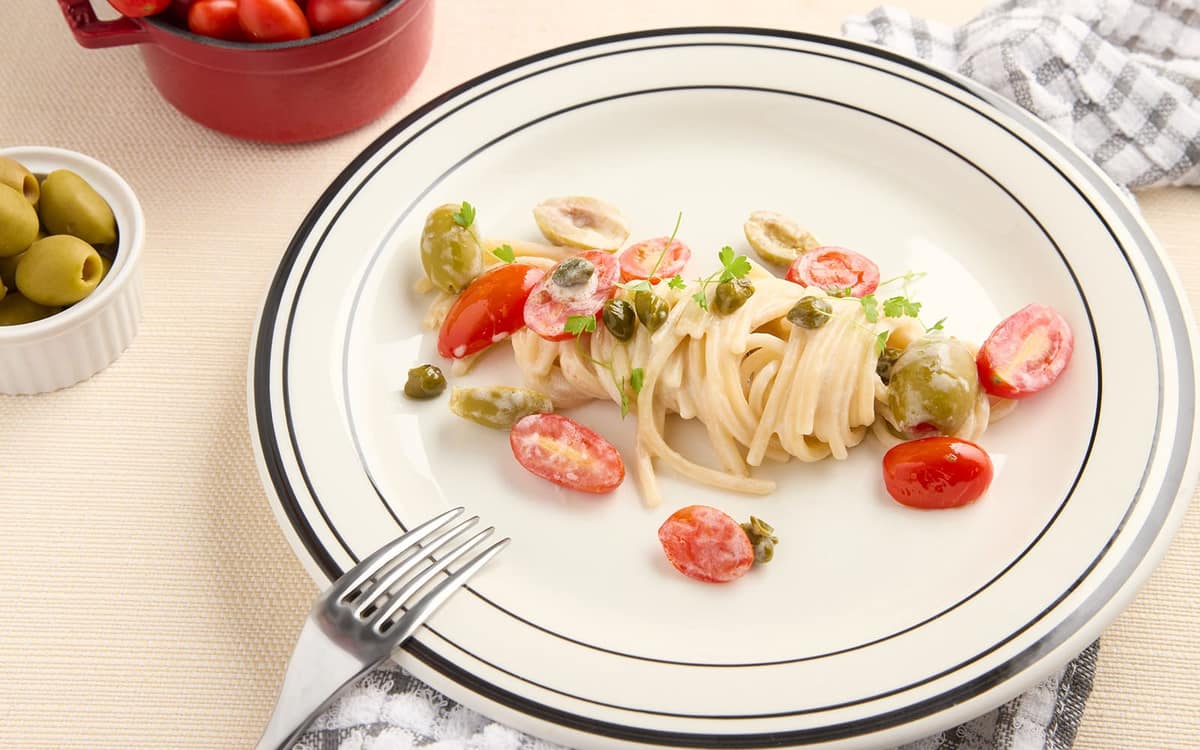Spaghetti olive, capperi e formaggio di capra Zuccato