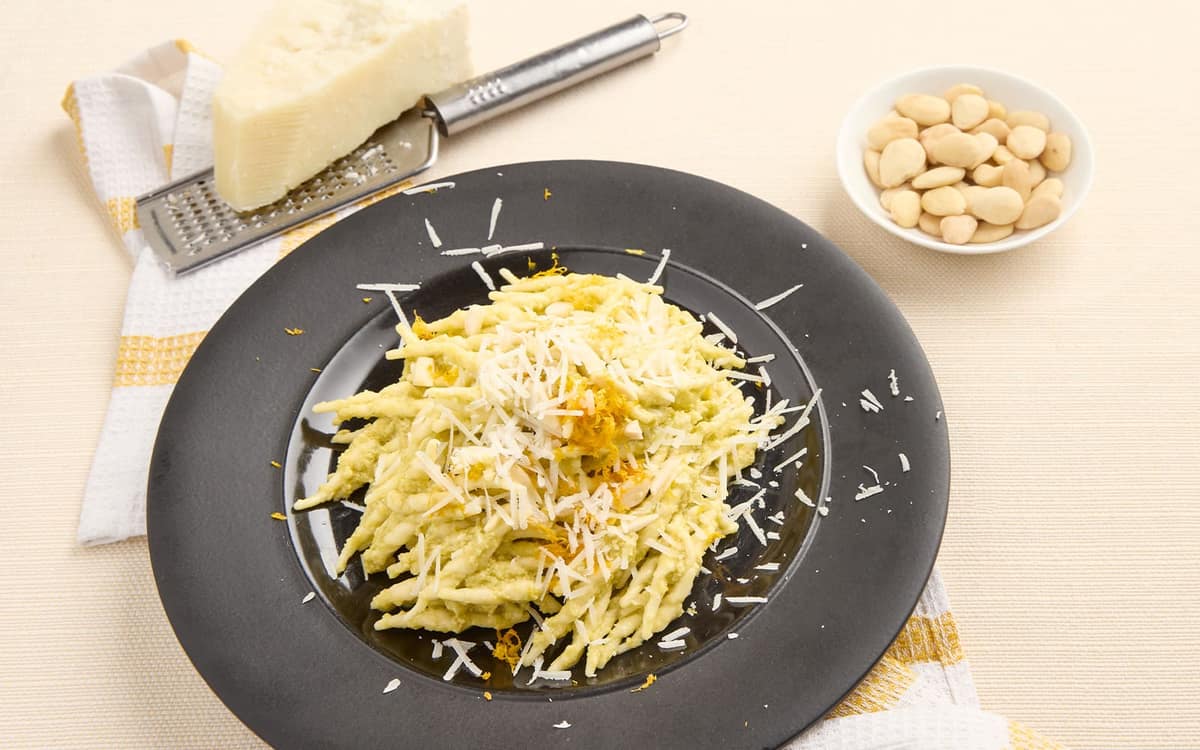 Trofie asparagi e mandorle Zuccato