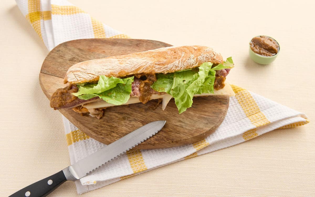 Ciabatta salsiccia e pesto alle melanzane Zuccato