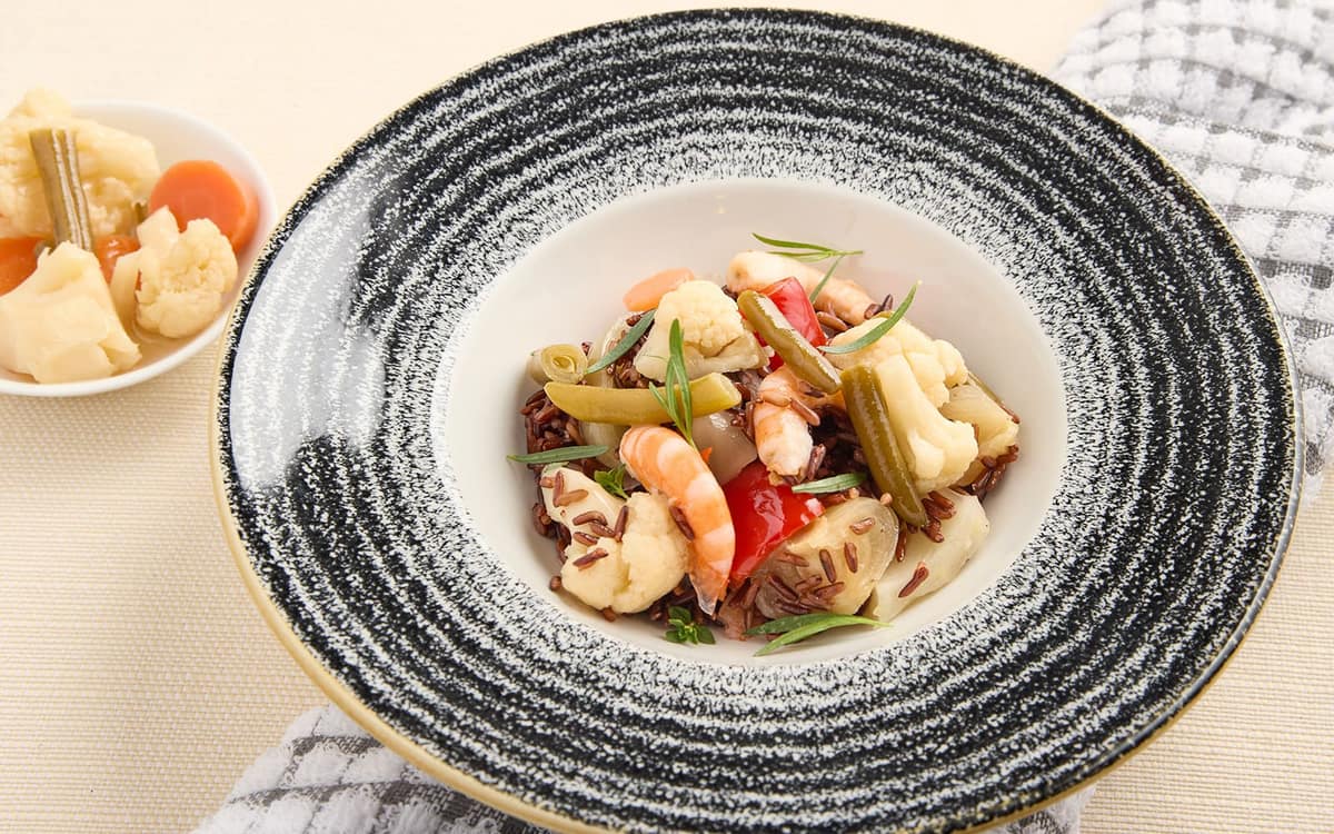 Insalata riso rosso, giardiniera e gamberi Zuccato