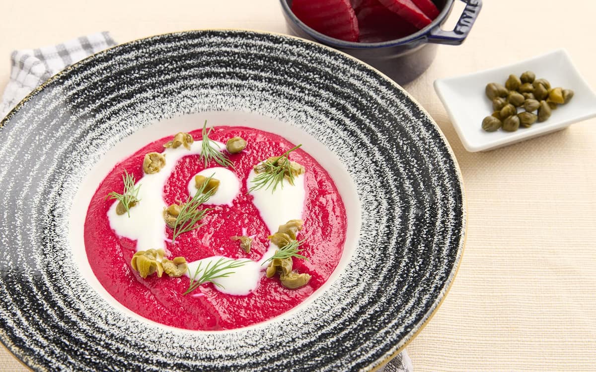 Crema fredda di barbabietole con capperi e yogurt Zuccato