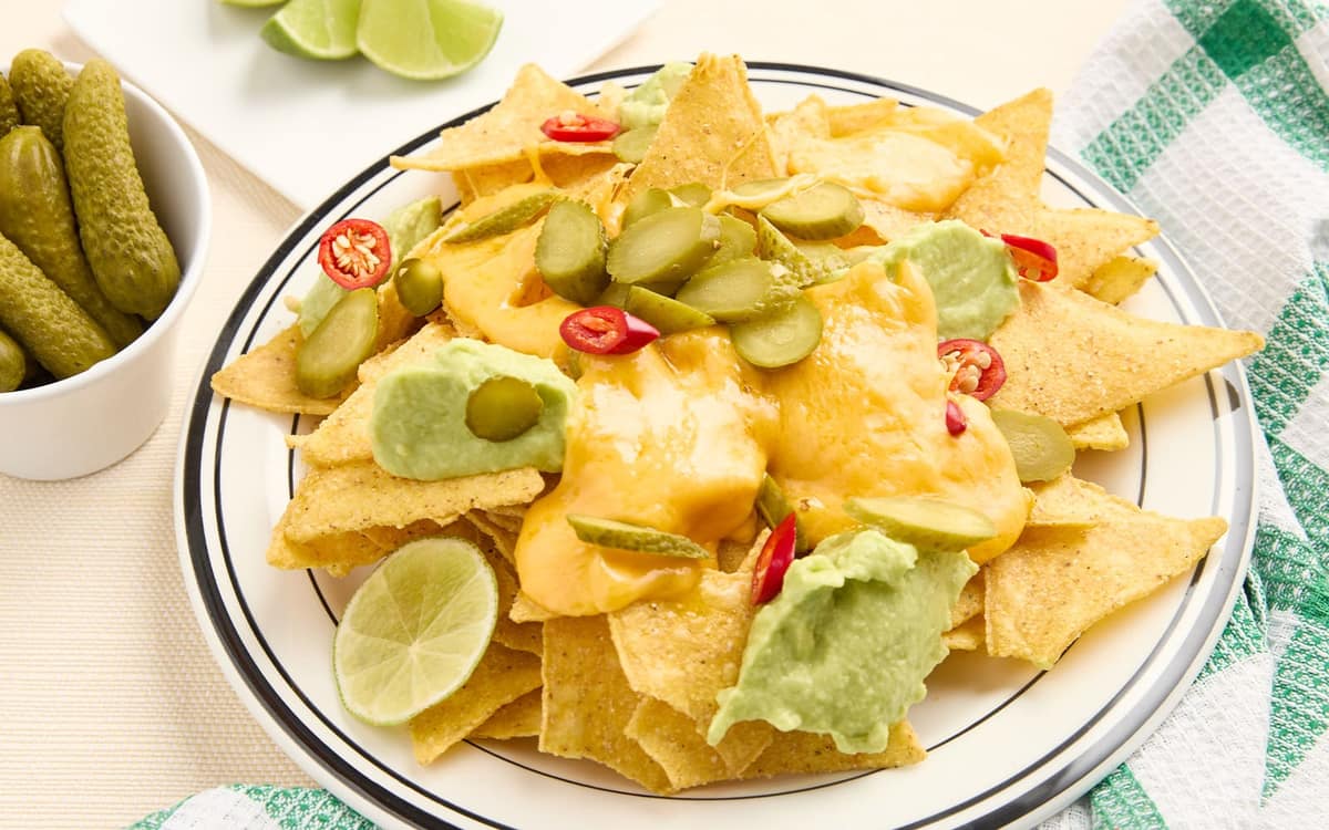 Nachos con cetriolini e cheddar Zuccato